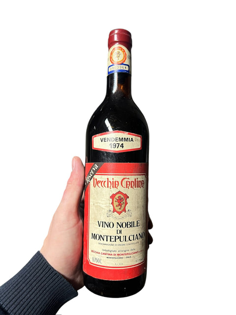 Vecchia Cantina Vino Nobile di Montepulciano 1974 Riserva capsul damage – bottle